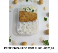 PEIXE EMPANADO COM PURÊ DE BATATA